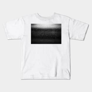 Focus play - Shades of grey on a rainy day Kids T-Shirt